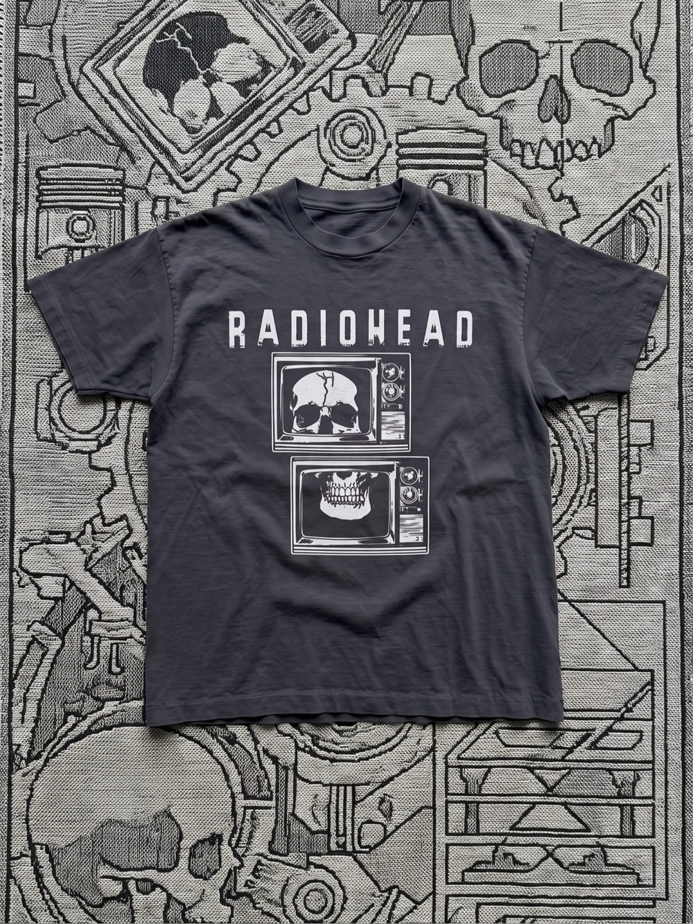 Title: Radiohead TV Skulls Graphic Tee Vintage Black Gildan T-Shirt